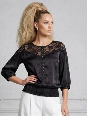 FOXY Jeans Black satiny blouse